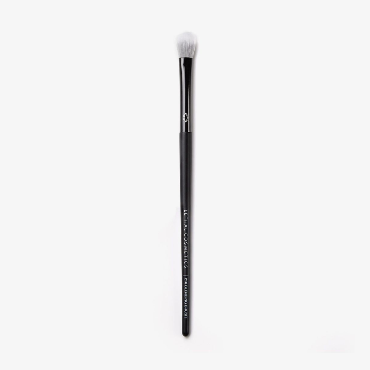 Lethal Cosmetics 210 Blending Brush mit schwarzem Griff und weißen Borsten, abgebildet auf einem schlichten weißen Hintergrund.