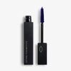 Offene eckige Tube Lethal Cosmetics CHARGED™ Mascara Pulse mit Silikonbürste und blauer Mascara auf weißem Hintergrund.