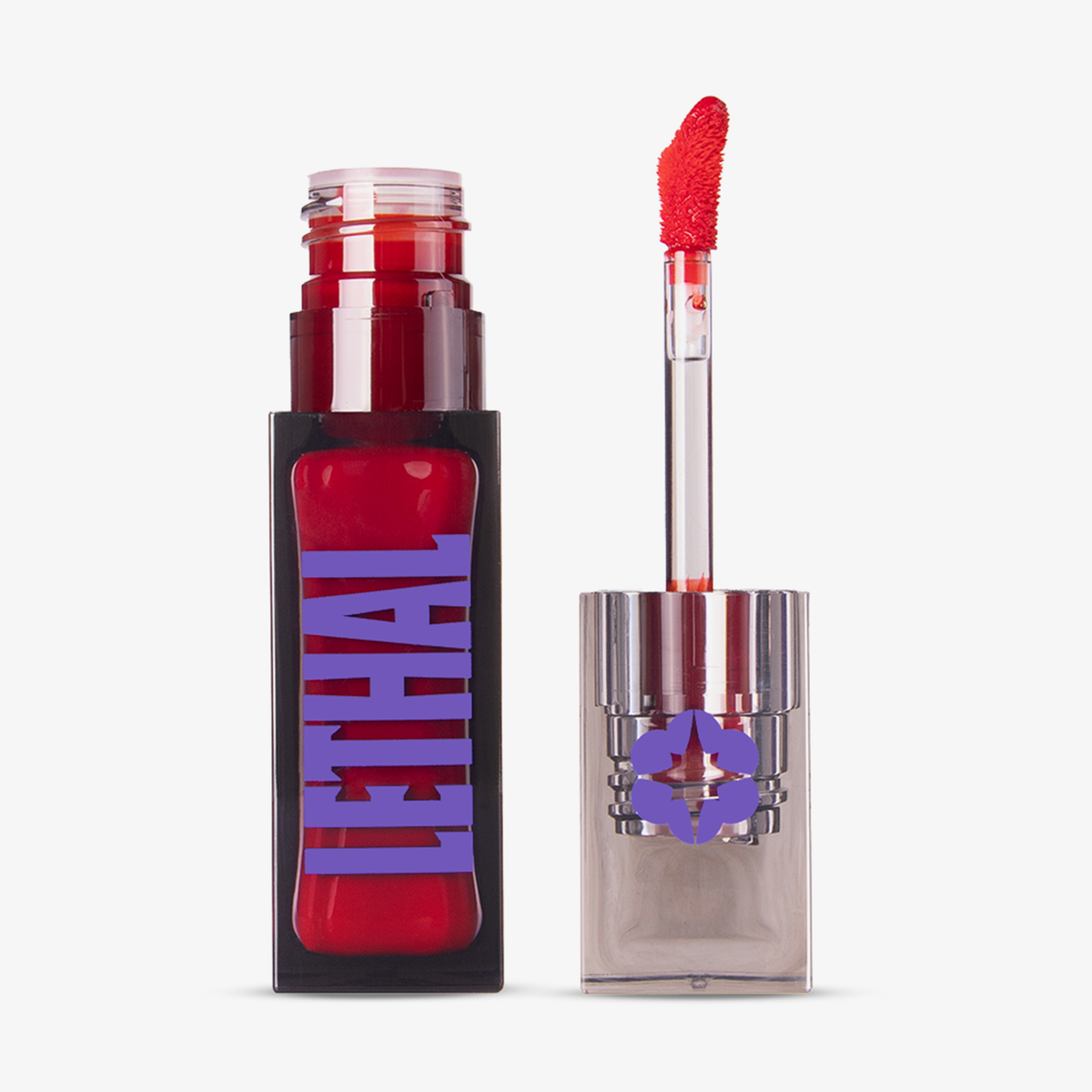 Ein roter Infinity Lip Stains Flüssiglippenstift von Lethal Cosmetics mit einem Spatelapplikator neben der durchsichtigen Tube, auf der in fetter lila Schrift "LETHAL" steht.