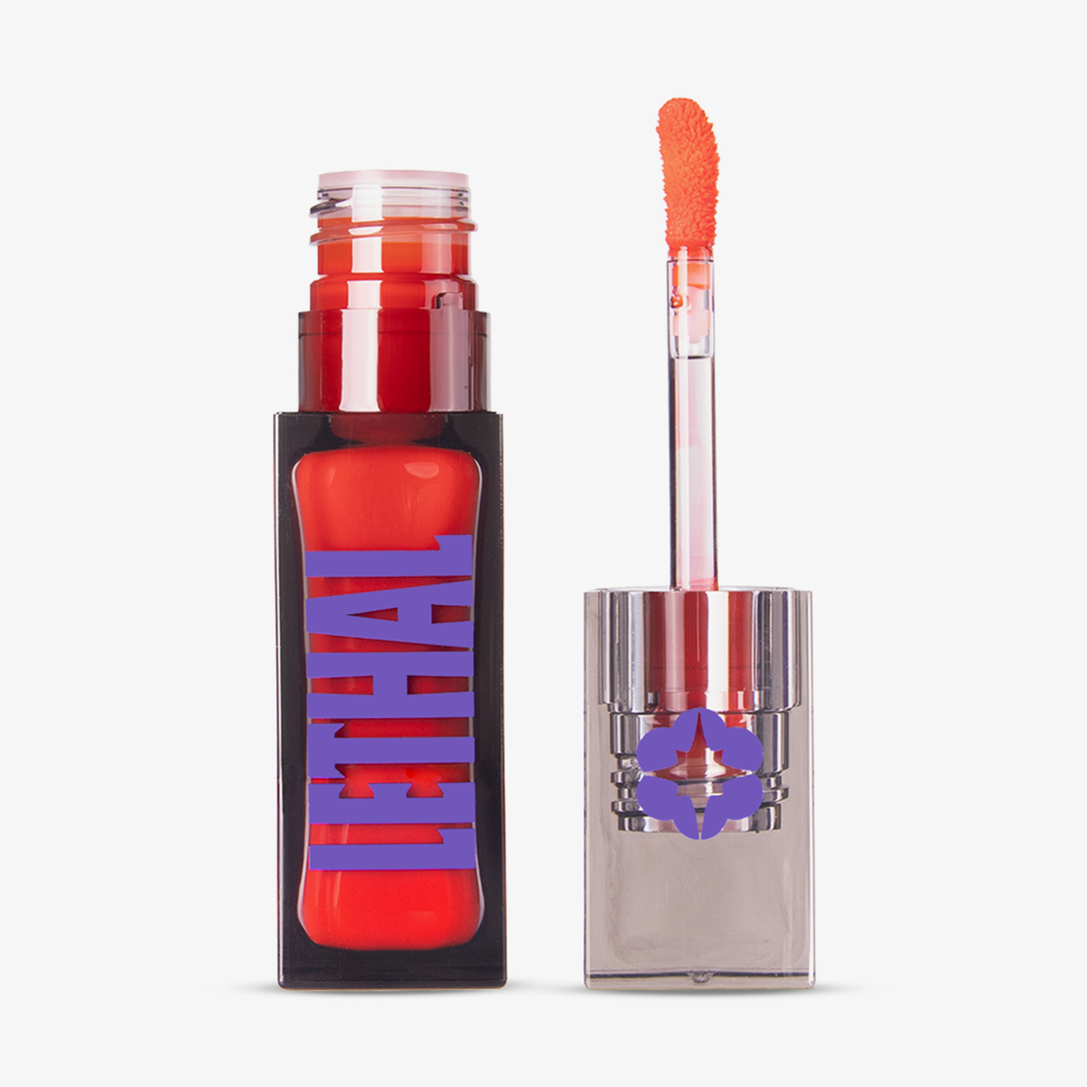 Hellroter Lethal Cosmetics Lip Stain mit geöffnetem Applikator, transparentem Deckel und lila Logo, freigestellt vor weißem Hintergrund.