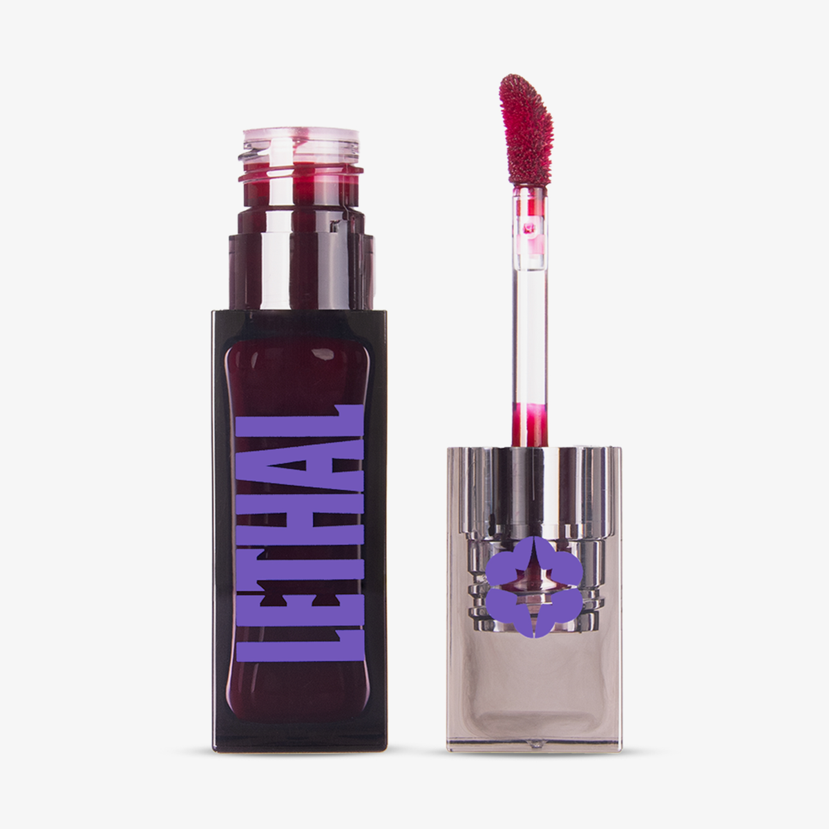 Eine Tube dunkelroter Infinity Lip Stains von Lethal Cosmetics mit einem daneben stehenden Applikatorstab.