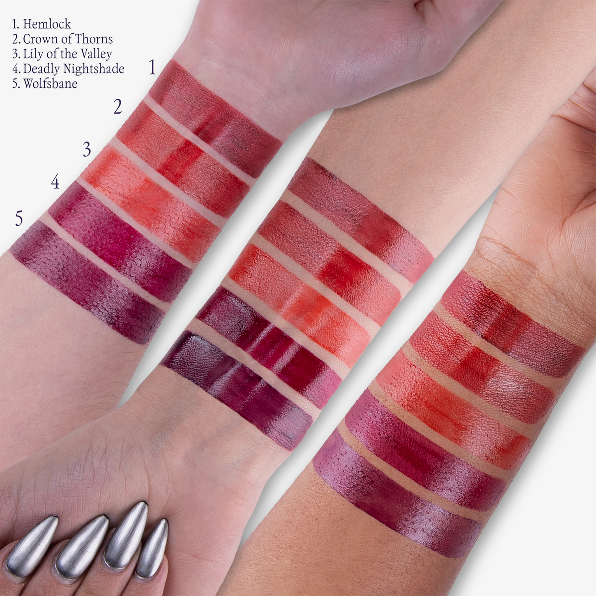 Fünf Muster der Infinity Lip Stains von Lethal Cosmetics werden auf drei Armen mit unterschiedlichen Hauttönen gezeigt, die mit 1 bis 5 gekennzeichnet sind und Schattierungen von Rot bis zu tiefem Lila aufweisen.