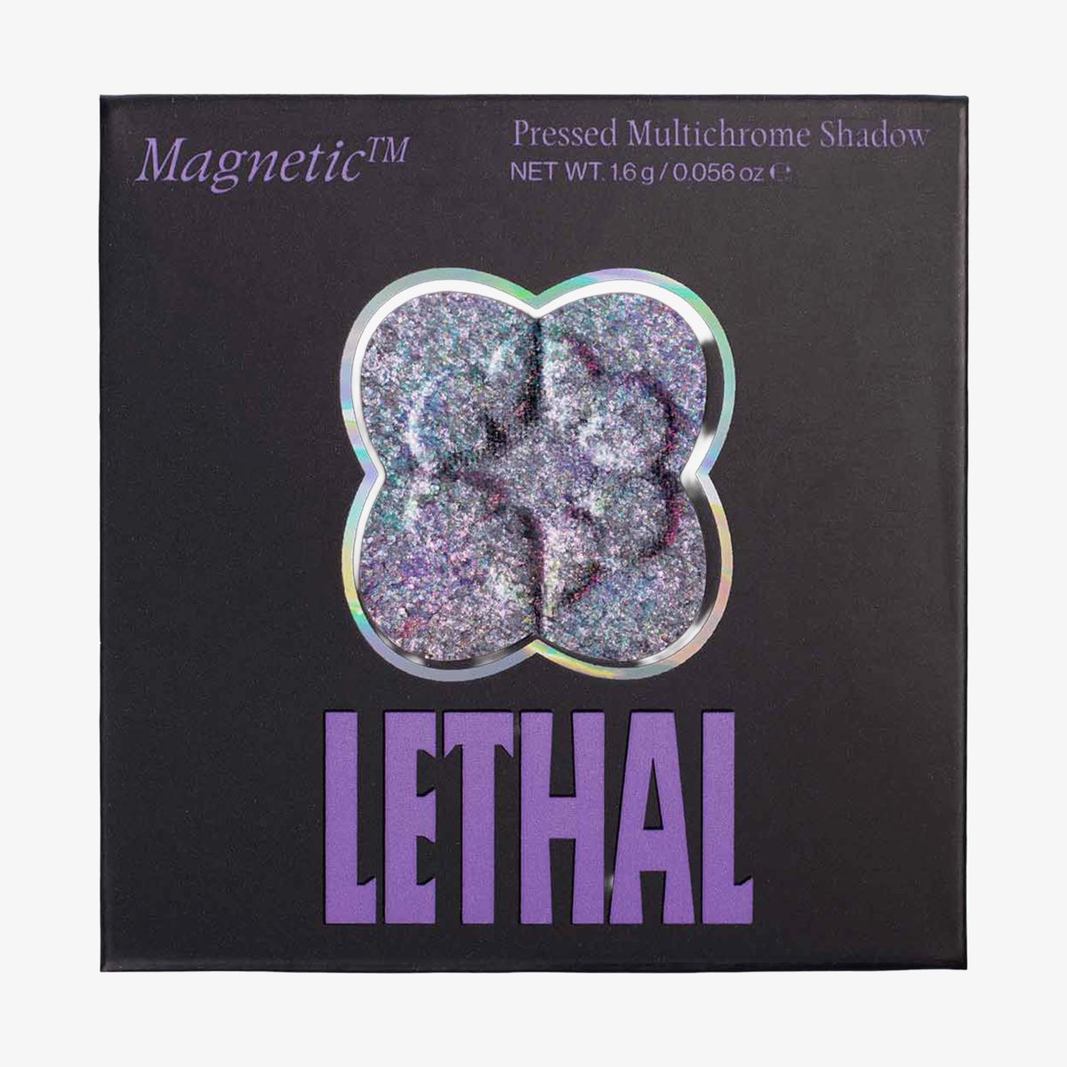 Lila glitzernder MAGNETIC™ Pressed Multichrome Shadow von Lethal Cosmetics in der Farbe "Moonstone" in schwarzer Umverpackung mit Sichtfenster und lila LETHAL-Branding.