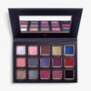 Geöffnete Lethal CosmeticsMidnight Serenade Magnetic™ Pressed Powder Palette mit bunten Farbtönen in einem Kompaktgehäuse mit integriertem Spiegel.