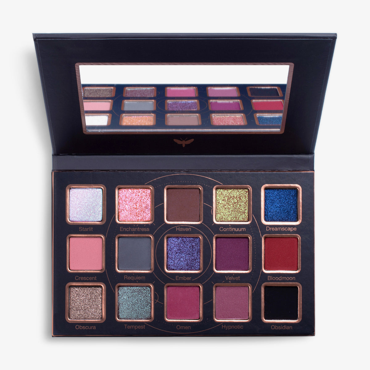Geöffnete Lethal CosmeticsMidnight Serenade Magnetic™ Pressed Powder Palette mit bunten Farbtönen in einem Kompaktgehäuse mit integriertem Spiegel.