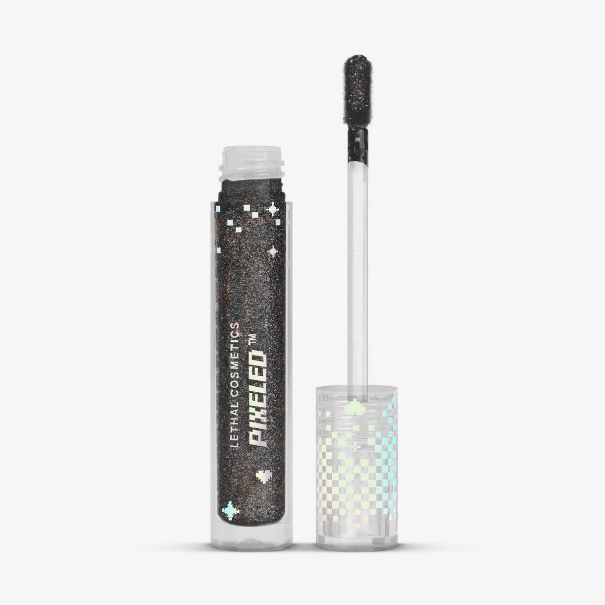 Geöffnete transparente Tube PIXELED™ Lip Gloss Matrix von Lethal Cosmetics mit schwarz glitzerndem Inhalt neben Applikator mit holografischer Kappe.