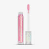 Geöffnete transparente Tube PIXELED™ Lip Gloss Patch von Lethal Cosmetics mit pink glitzerndem Inhalt neben Applikator mit holografischer Kappe.