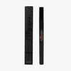 Schwarzer The Conjuring Eyeliner Stamps Black Mass neben Verpackung mit umgekehrtem Kreuzmotiv und Prägung "The Conjuring".