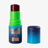 Der Lethal Cosmetics The SpongeBob Movie Jelly Blush Stick "Mr. Krabs" besteht aus einem blau-grünen Drehstift und entfüllt einen dunkelroten Farbton.