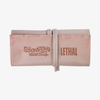 Beigefarbener Rollbeutel aus des "The SpongeBob Movie Treasure Map Makeup Brush Set" von Lethal Cosmetics, mit aufgedrucktem "The SpongeBob Movie" und "Lethal"-Logos bedruckt.