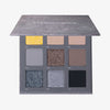 Graue Aim Higher Palette von LH Cosmetics mit neun Lidschattenfarben in Grau-, Gelb-, Braun- und Silbertönen.