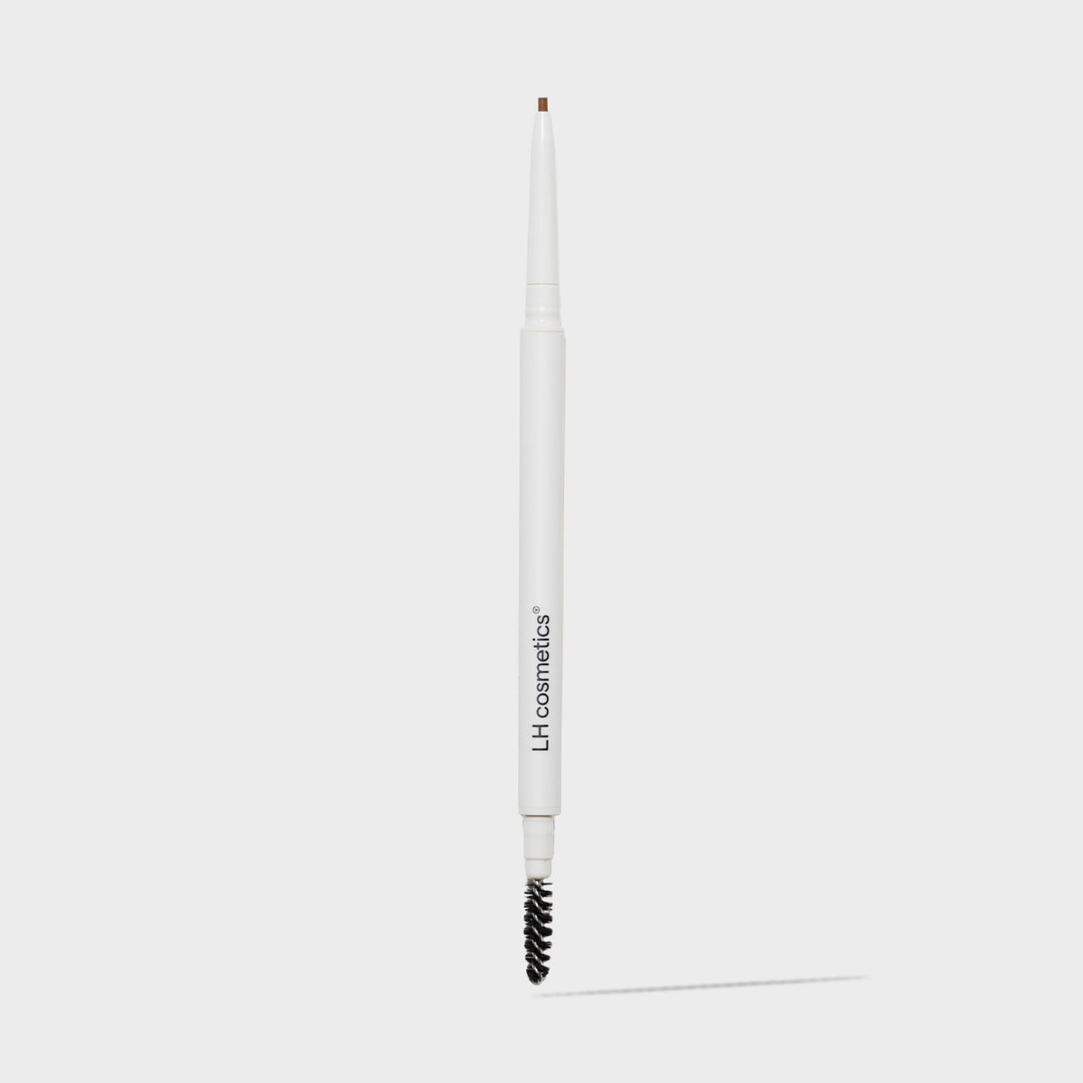 Weißer LH Cosmetics Infinity Brow Pen Medium Brown; einer Bürste an einem Ende und einer Stiftspitze am anderen.