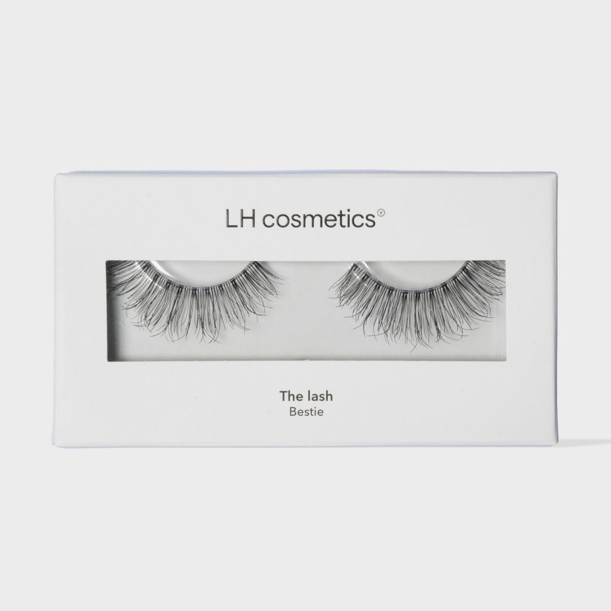 Weiße Verpackung der "The Lash" Wimpern im Stil "Bestie" von LH Cosmetics auf weißem Hintergrund.