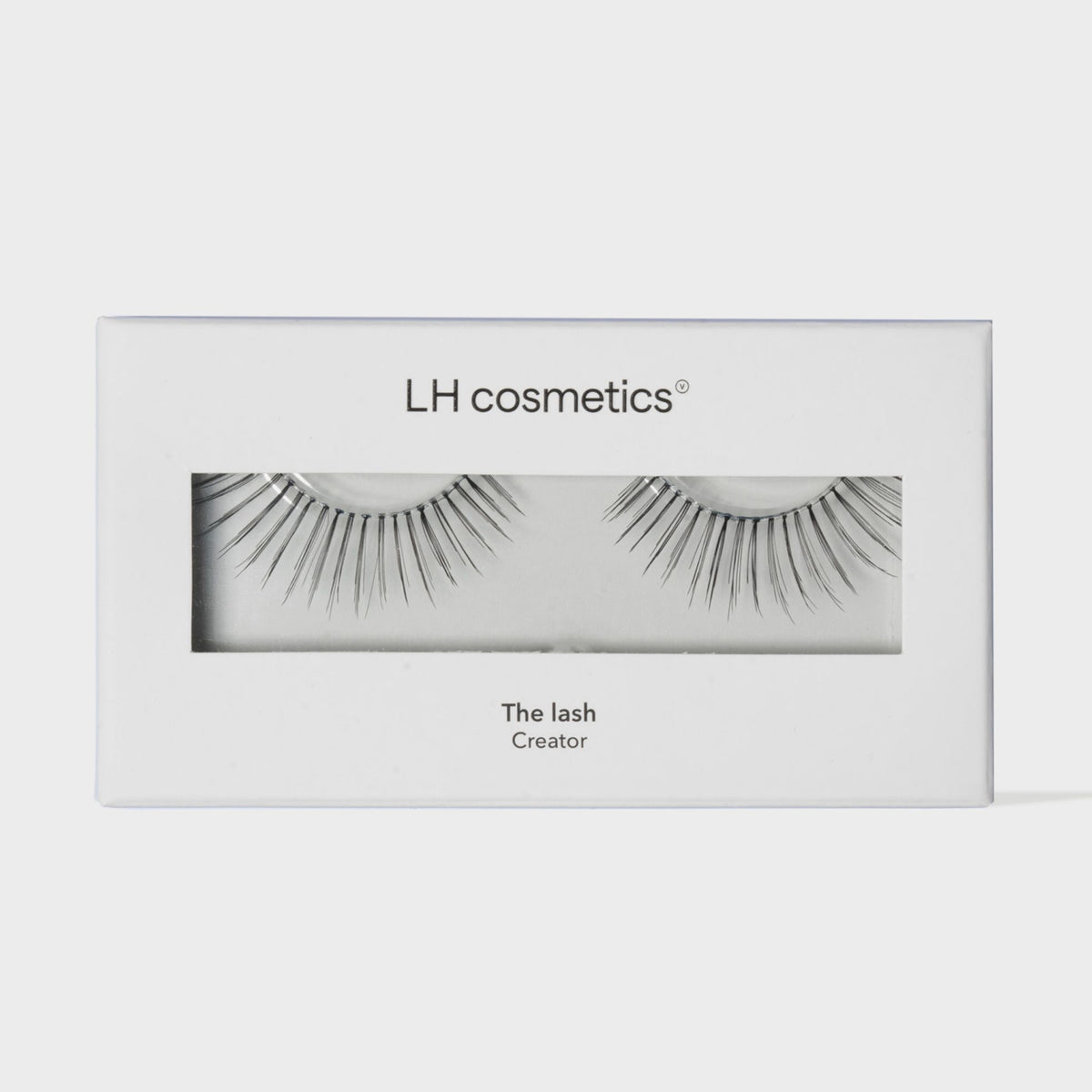 Weiße Verpackung der "The Lash" Wimpern im Stil "Creator" von LH Cosmetics auf weißem Hintergrund.
