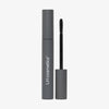 Eine graue Tube LH Cosmetics The Waterproof Mascara mit dem neben der offenen Tube abgebildeten Applikator.