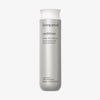 Silberne Flasche Living Proof Full Conditioner mit weißem Deckel auf weißem Hintergrund.