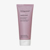 Altrosa Tube Living Proof Restore Repair Mask mit weißem Deckel auf weißem Hintergrund.