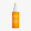 Orange Flasche Lumene NORDIC-C [VALO] Glow Boost Essence mit weißem Tropfverschluss auf weißem Hintergrund.