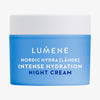 Blauer Tiegel der Lumene Nordic Hydra [LÄHDE] Intense Hydration Night Cream mit weißem Deckel, dargestellt auf weißem Hintergrund.
