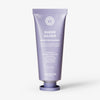 Eine lavendelfarbene Tube der maria nila Booster Masque Sheer Silver vor weißem Hintergrund.