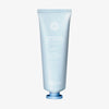 Hellblaue Tube des maria nila Coils & Curls Weightless Curl Definer auf einem schlichten weißen Hintergrund.