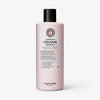 Rosafarbene Flasche maria nila Luminous Colour Shampoo mit einer schwarzen Kappe ist vor einem weißen Hintergrund abgebildet.