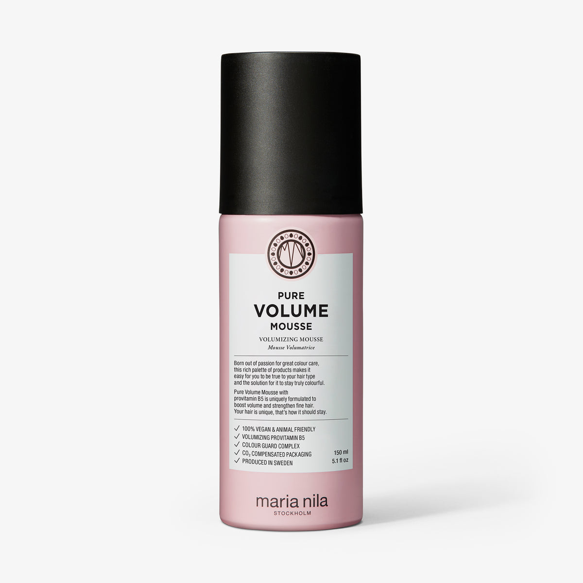 Rosafarbene Flasche von maria nila Pure Volume Mousse mit einer schwarzen Kappe ist vor einem weißen Hintergrund abgebildet.