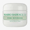 Ein weißer Tiegel mit der Aufschrift Mario Badescu Pore Minimizer, 16 g, ist auf einem weißen Hintergrund abgebildet.