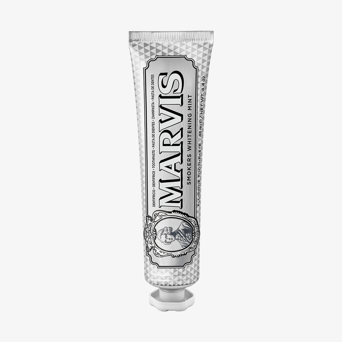 Tube Marvis Zahnpasta Smokers Whitening Mint Zahnpasta aufrecht stehend vor einem weißen Hintergrund.