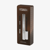 Das GLAM FEMULINE von Mesauda Beauty ist ein Augenstift- und Mascara-Set in einer braun-silbernen Schachtel mit Produktabbildungen auf der Vorderseite.