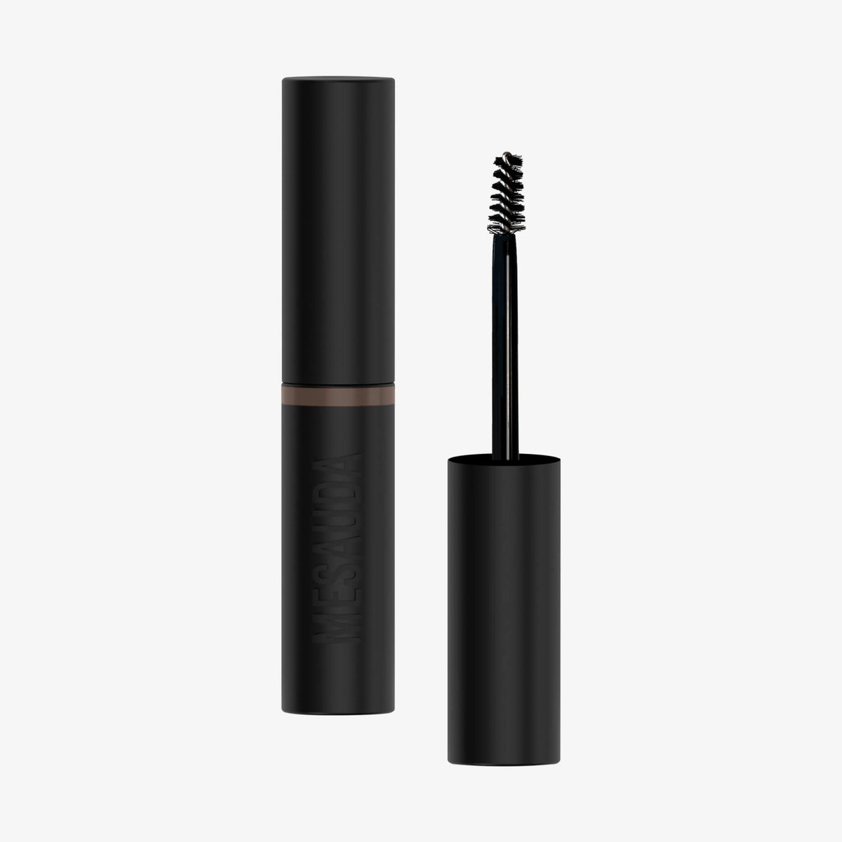 Das Bild zeigt Brow a Spell von Mesauda Beauty: eine schwarze Tube mit abgenommener Kappe, die einen Mascarastift mit schwarzen Borsten enthüllt.