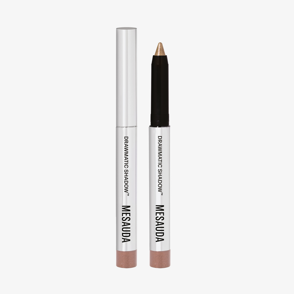 Silberner Mesauda Drawmatic Shadow Stift in der Farbe Dusk, einer mit Kappe geschlossen, einer offen mit sichtbarer Mine.