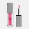LIPOILOGY™ von Mesauda Beauty: ein rosafarbener Lipgloss in durchsichtiger Tube mit silbernem Verschluss, daneben ein passender Applikator.