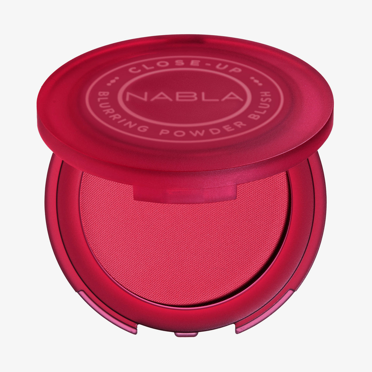 Ein offenes, rotes Kompaktetui mit NABLAs Close-Up Blurring Powder Blush in der Farbe endorphin.