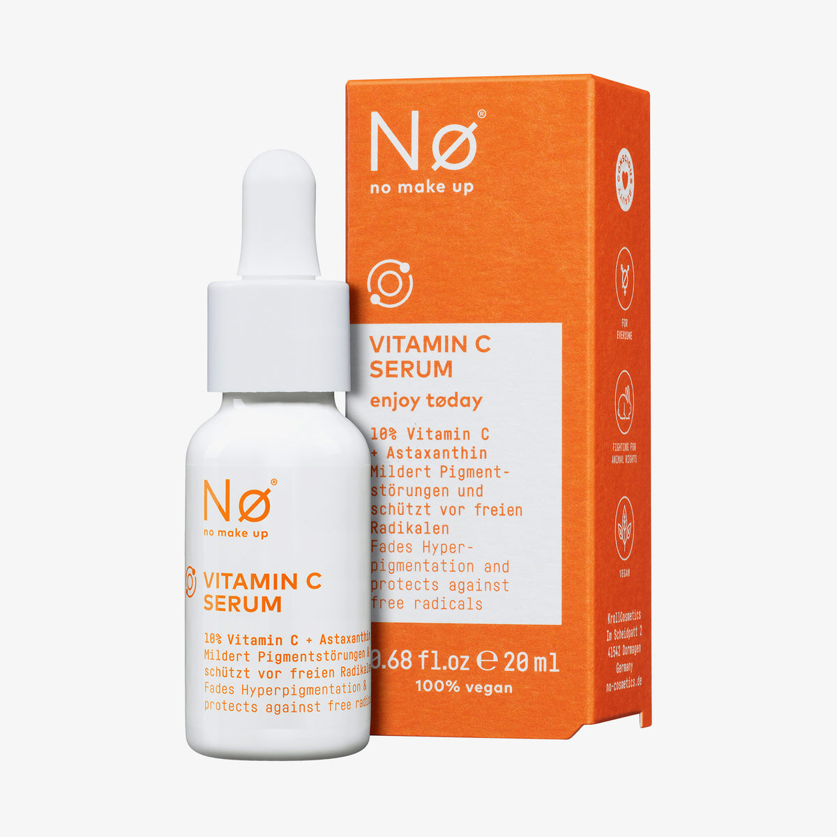 Weiße Tropfflasche und orangefarbene Schachtel mit der Aufschrift Nø Cosmetics enjoy tøday Vitamin C Serum vor weißem Hintergrund.