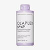 Eine lavendelfarbene 250-ml-Flasche N°4P Blond Enhancer Toning Shampoo mit weißem Etikett vor weißem Hintergrund.