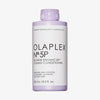 Eine violette 250-ml-Flasche N°5P Blonde Enhancer™ Toning Conditioner von OLAPLEX vor weißem Hintergrund.