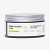 Ein 90-ml-Glastiegel der Scandinavian Biolabs Firm Hybrid Clay Haarstyling-Formel mit einem silbernen Deckel.