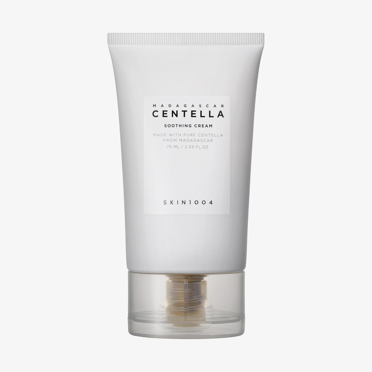 Eine weiße Tube Madagascar Centella Soothing Cream von SKIN1004 mit durchsichtiger Kappe und minimalistischem schwarzen Text.