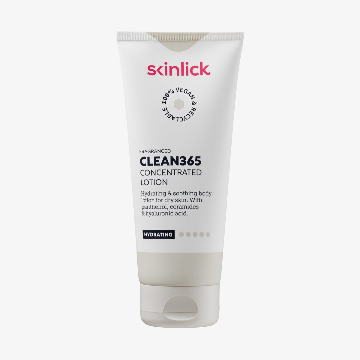 Eine Tube Clean365 Concentrated Lotion für trockene Haut, als vegan gekennzeichnet und recycelbar.