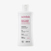 Eine weiße 250-ml-Flasche Root Cause Hair Retreat Shampoo für empfindliche Kopfhaut, beschriftet mit Produktdetails.