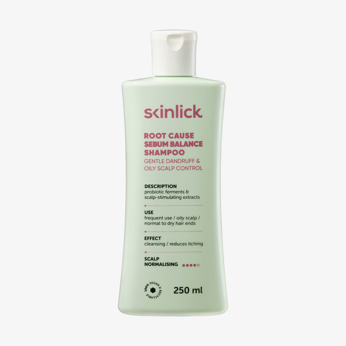 Eine hellgrüne 250-ml-Flasche Root Cause Sebum Balance Shampoo auf weißem Hintergrund.