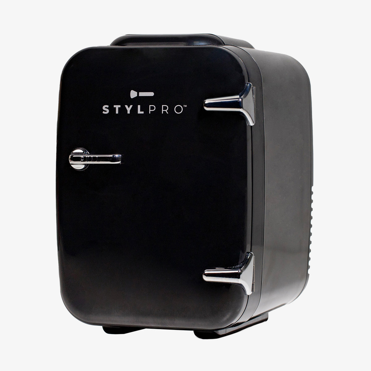 Der Beauty Fridge Black ist ein kompakter Minikühlschrank mit silbernen Akzenten auf schlichtem Hintergrund.