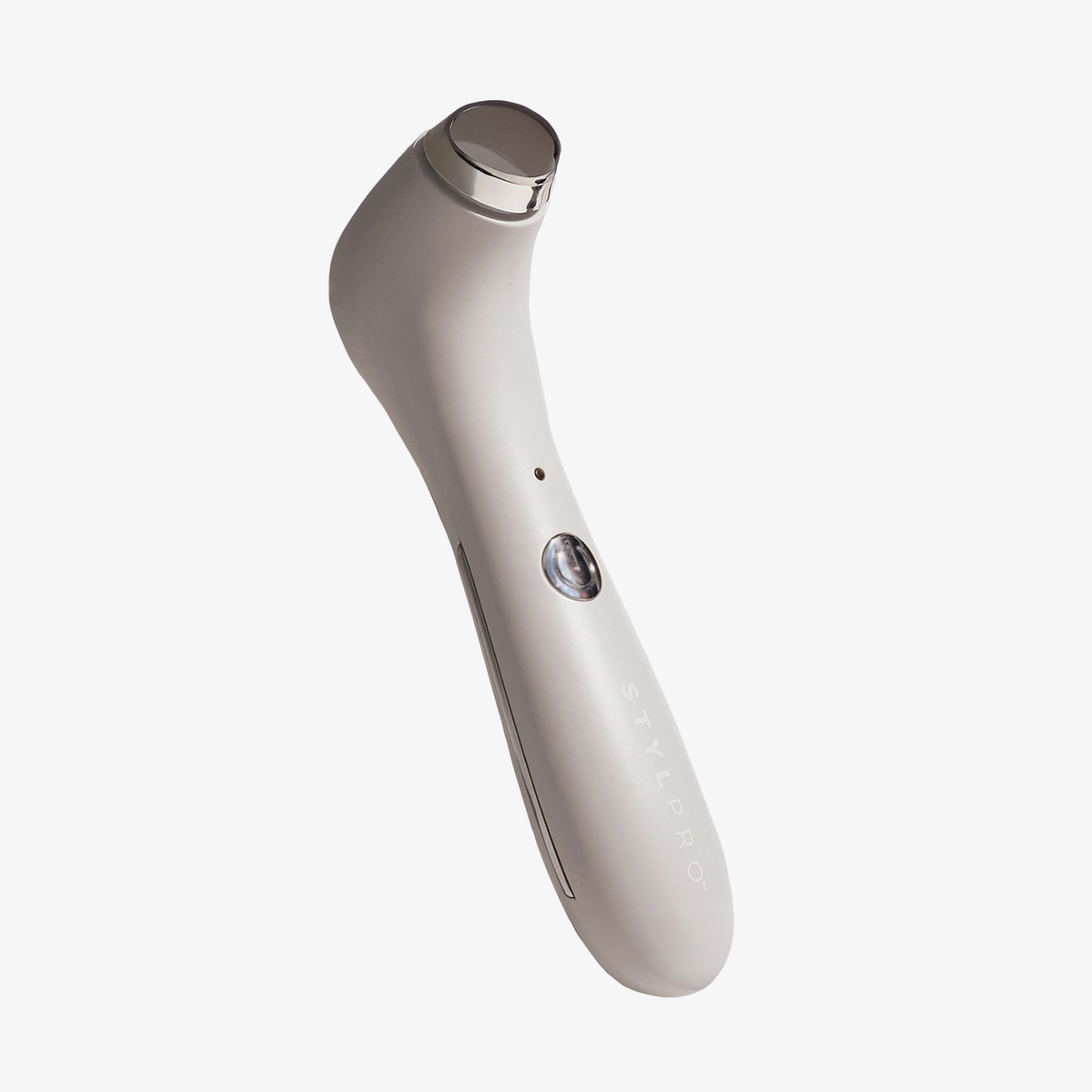 Das STYLPRO-Kühl-Gesichtsmassagegerät ist ein weißes Handgerät mit einer abgerundeten Metallspitze und einer STYLPRO-Taste am Griff.