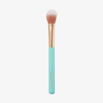 SWEED 05 Highlighter-Pinsel: hellblauer Griff, goldene Zwinge, weiche weiße und rosa Borsten auf weißem Hintergrund.