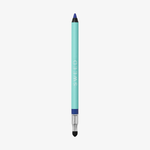 SWEED Satin Eyeliner: ein türkisfarbener Stift mit blauer Spitze, einem Verwischkopf und vertikalem SWEED-Logo.