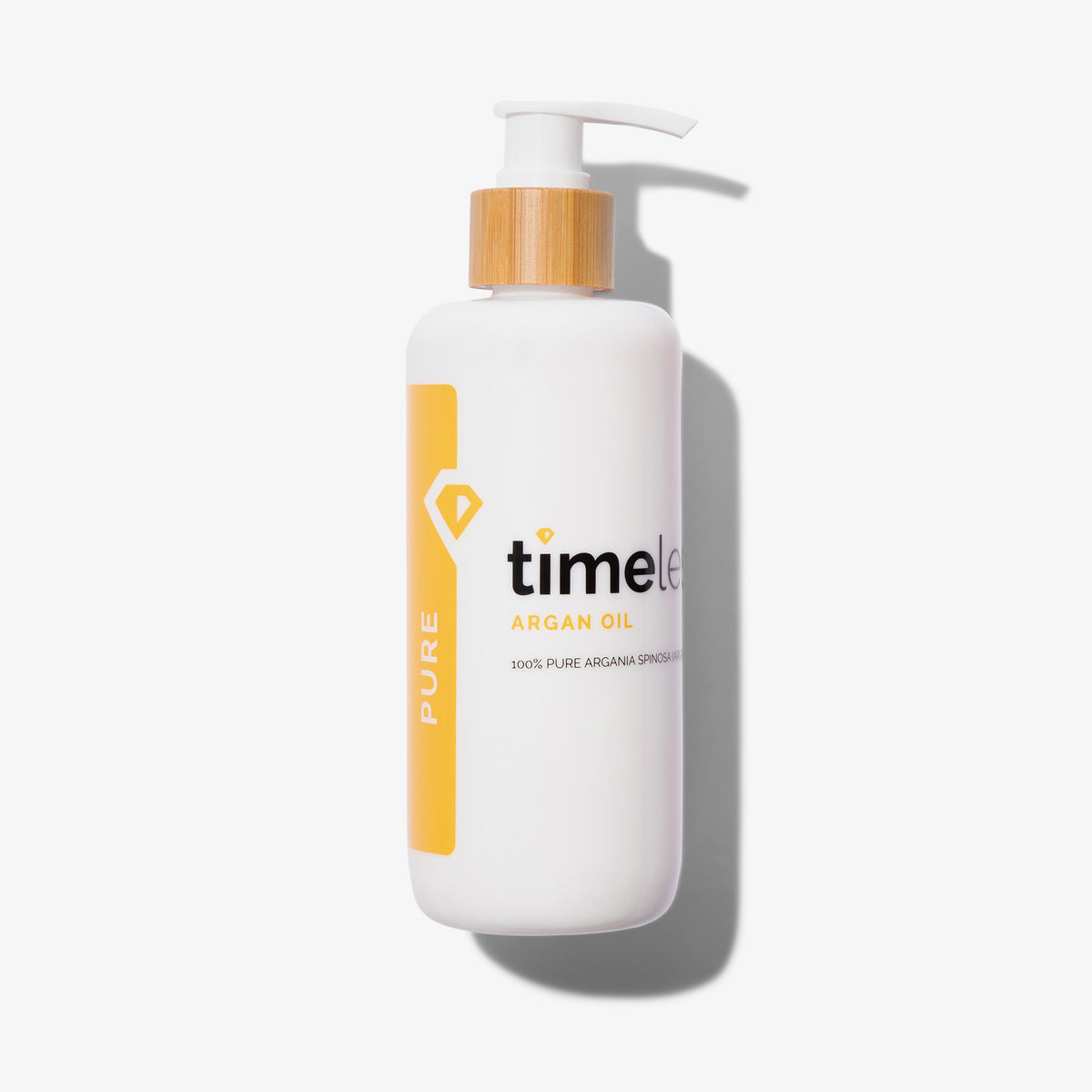 Weiße Flasche 100 % reines Arganöl von Timeless Skincare mit Pumpspender vor weißem Hintergrund. 240 ml.