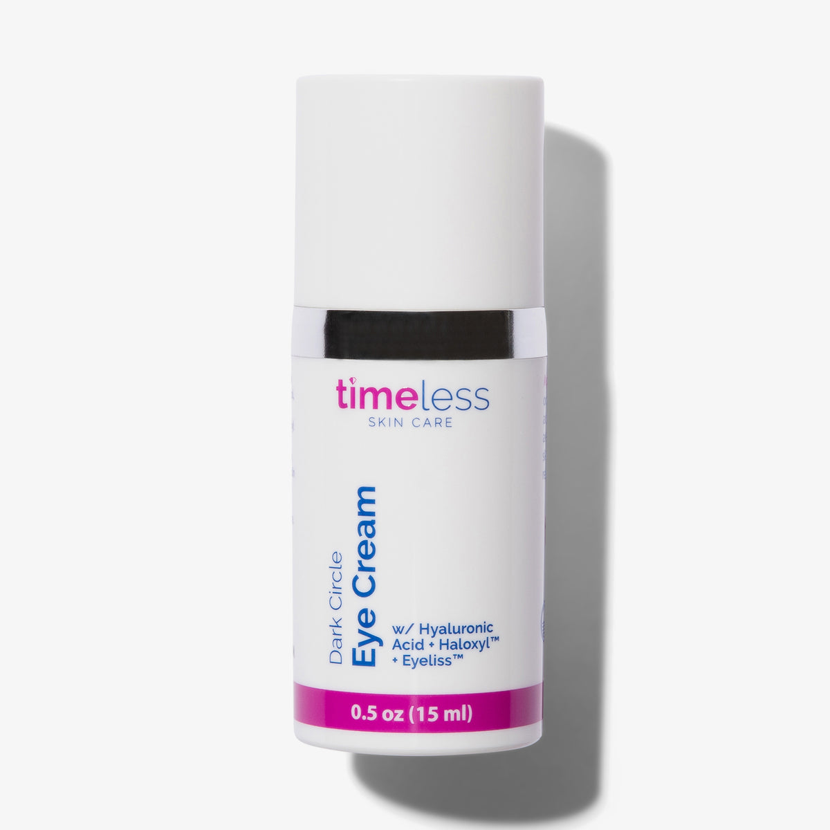 Eine weiße Flasche mit der Aufschrift „Dark Circle Eye Cream“ von Timeless Skincare mit blauem Text auf weißem Hintergrund.