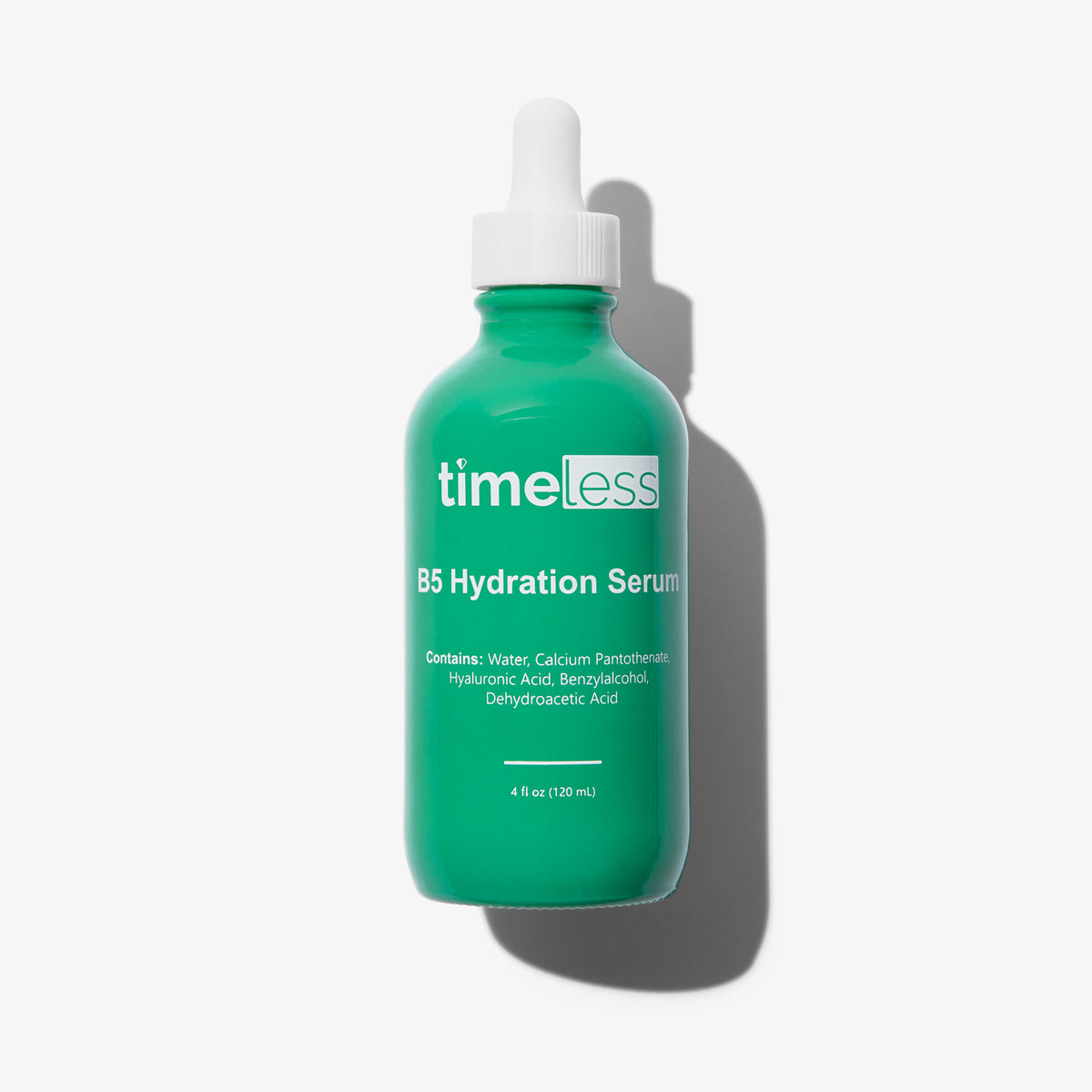 Eine grüne 120 ml Pipettenflasche mit Vitamin B5-Serum von Timeless Skin Care vor einem weißen Hintergrund.