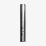 Eine zylindrische silberne Tube mit dem Wimpernserum XLASH Lash Booster.